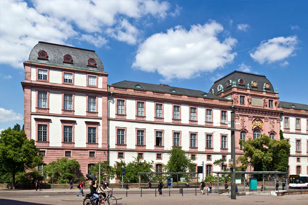 Das Residenzschloss, die ehemaligen Residenz des Landgrafen, in der kreisfreien Stadt Darmstadt