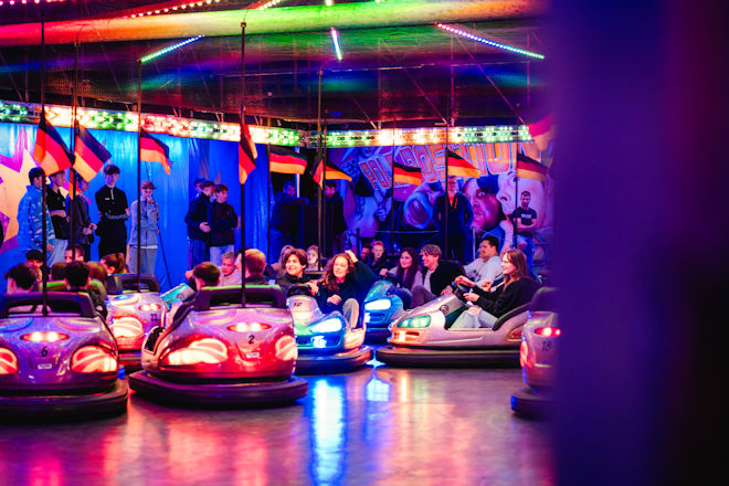 Die 1016. Stiepeler Fliegenkirmes lädt vom 25. bis 28. September 2026 nach Bochum ein - wo zeitlose Kirmesklassiker wie der Autoscooter und gewohnte Traditionen auf frischen Nervenkitzel für die ganze Familie treffen.