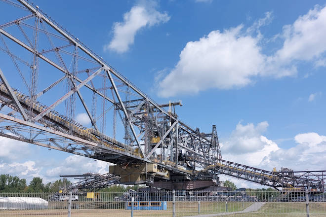 Besucherbergwerk Abraumförderbrücke F60 nahe dem Bergheider See