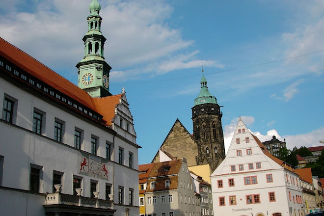 Blick auf Rathaus und Marienkirche in Pirna