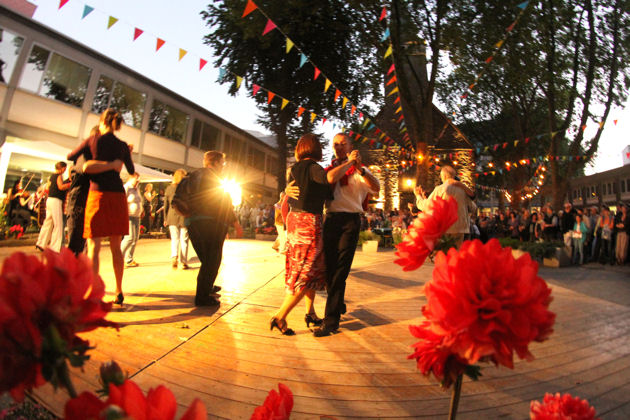 Tanz im Kirchhof beim Bochumer Musiksommer