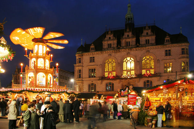 Blick auf den Halleschen Weihnachtsmarkt