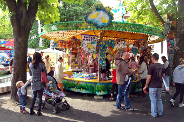 Volksfeststimmung auf der Steglitzer Woche im Berliner Bezirk Steglitz-Zehlendorf vom 23.05.2014 bis 09.06.2014