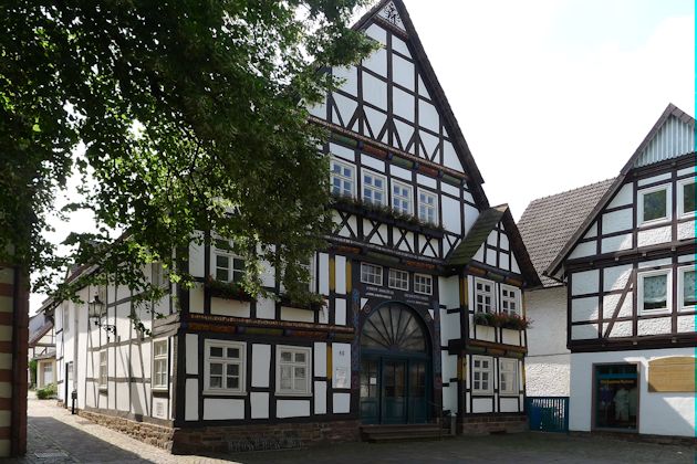 Das Cordt-Holstein-Haus am Kellerplatz in Beverungen, heute Sitz der Stadtverwaltung.
