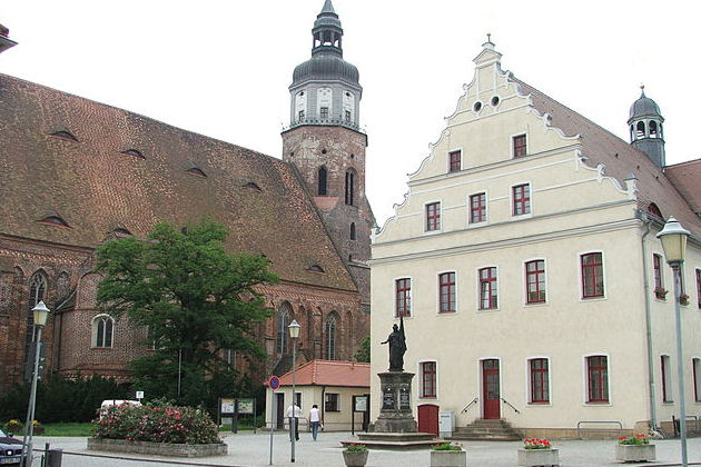 Rathaus und Marienkirche in Herzberg (Elster)