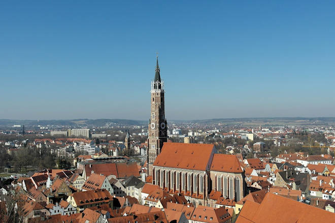 Panoramablick über Landshut mit Stiftsbasilika St. Martin