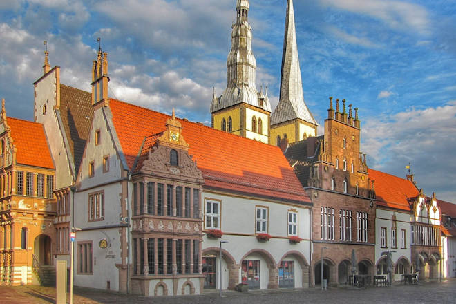 Marktplatz Lemgo mit Rathaus und St.-Nicolai-Kirche