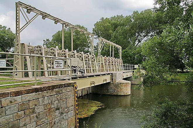 Wehranlage der Oker in Müden (Aller)