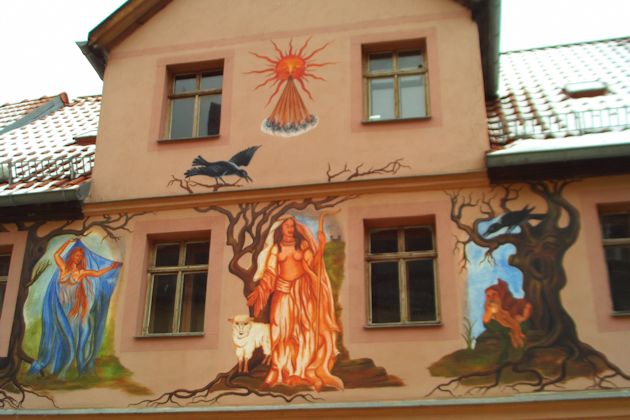 Bemaltes Haus am Alten Markt in Ranis