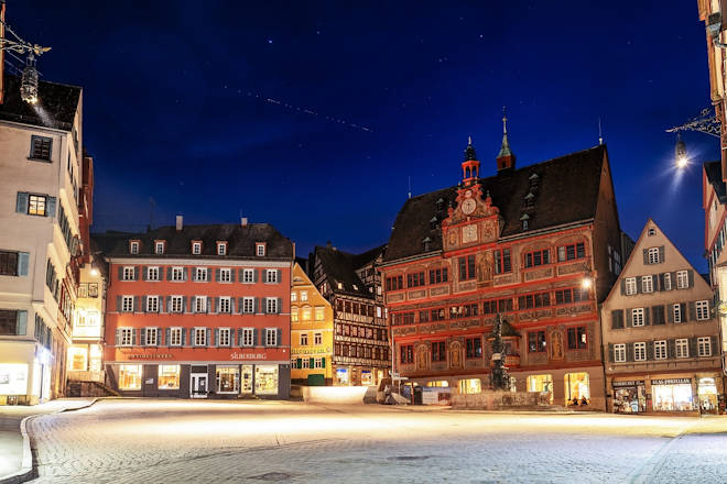 Marktplatz mit prunkvollem Tübinger Rathaus
