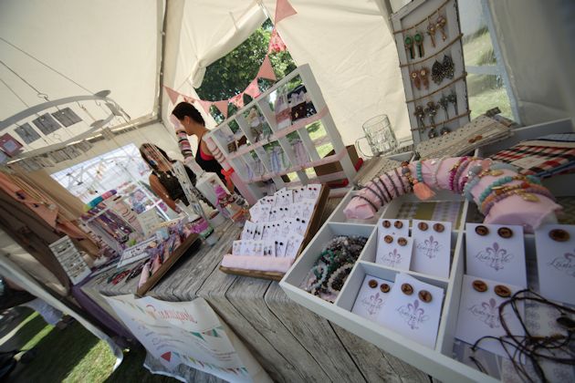 Impressionen vom Künstlermarkt beim Burgfest in Ginsheim-Gustavsburg