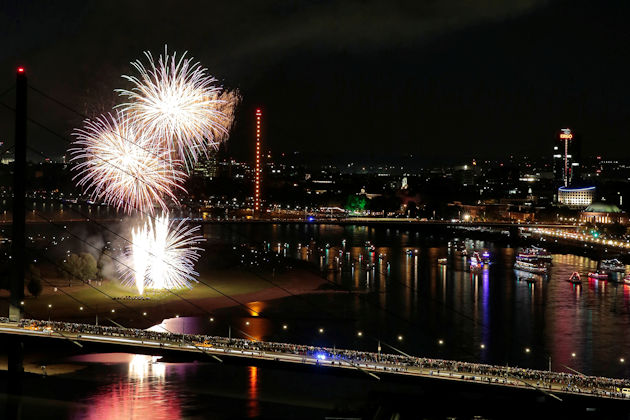Feuerwerk zum Japan-Tag Düsseldorf/NRW