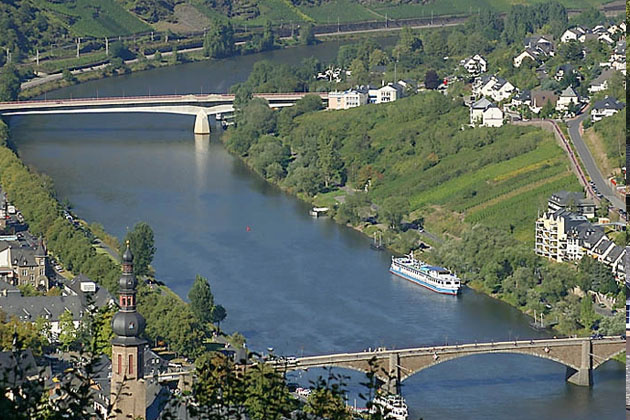 Blick auf die Moselbrücken in Cochem an der Mosel
