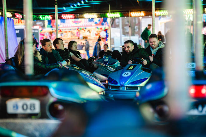 Der Autoscooter Formel Fun von Lütge-Hedtmann ist eine der Attraktionen der Osterkirmes in Bochum 2024.