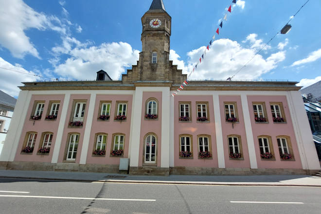 Rathaus Selb mit Porzellanglockenspiel.