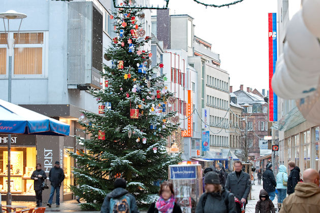 Am 1. Advent lädt neben dem Kaiserslauterer Weihnachtsmarkt auch der verkaufsoffene Sonntag zu einem Besuch in die Innenstadt ein.