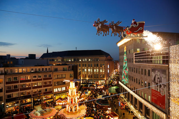 Der Fliegende Weihnachtsmann ist auch 2016 beim Weihnachtsmarkt in Bochum dabei!